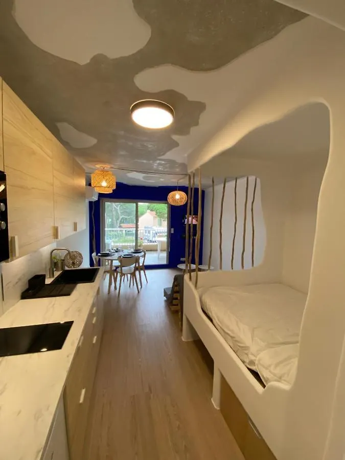 Appartement Santorini hyerois à Hyères 0*,  France
